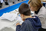  Laboratori sul codice Braille con giovani visitatori 
