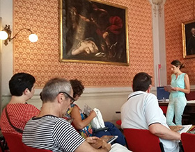 Melissa Tondi, responsabile conservatore della raccolta museale Museo Louis Braille, presenta la storia e il patrimonio storico e artistico dell’Istituto dei Ciechi di Milano ai rappresentanti ICOM