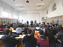 La classe Terza B nell'aula Tocca e impara dell'Isituto dei Ciechi 