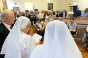 Suor Annalisa si commuove nel discorso di commiato